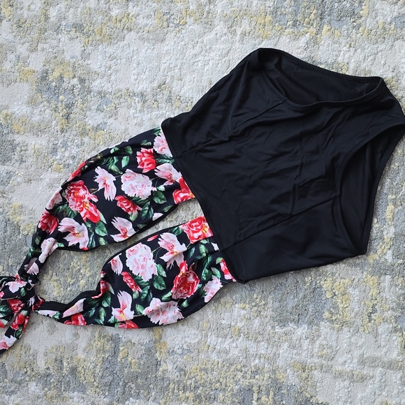 Cupshe One Piece Swim - Picture 1 of 9